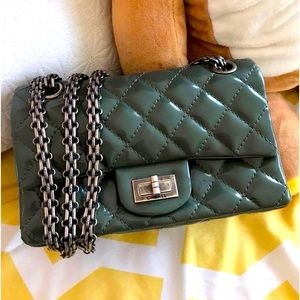 Chanel Hunter Green Cute Crossbody Shoulder Bag- Like New QUILTED PATENT LEATHER
